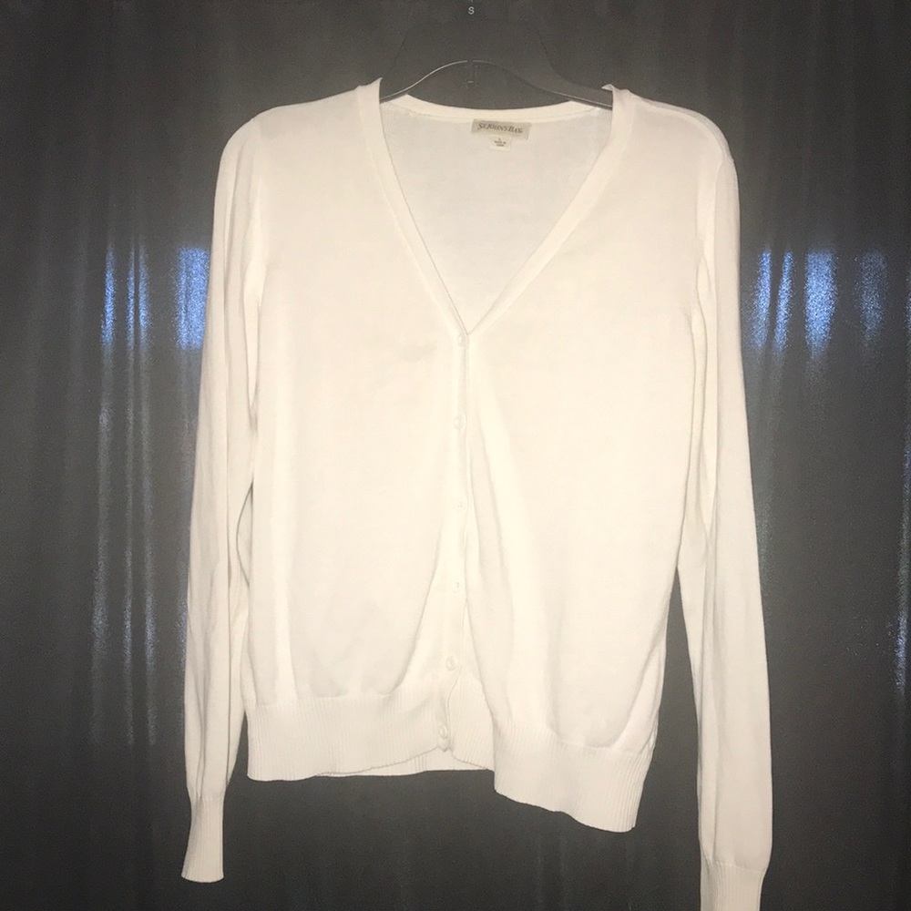 Long sleeve v neck sweater